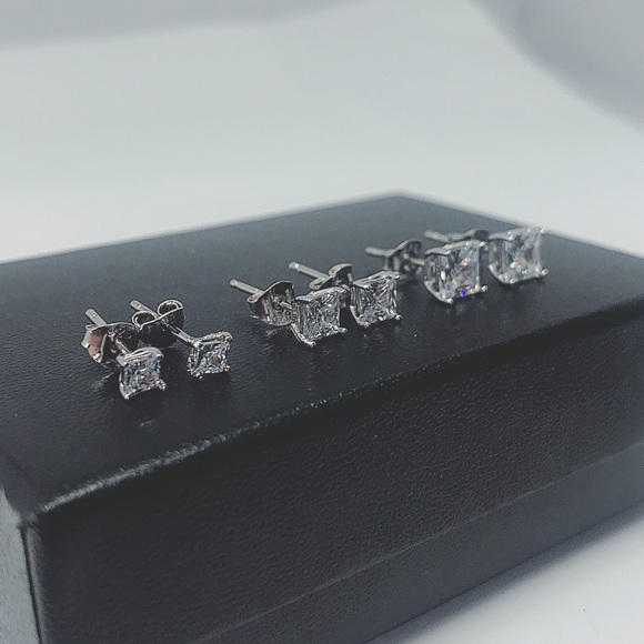 COPY - Sterling Silver 925. Simulate Diamond Stud Earring. - Picture 11 of 13